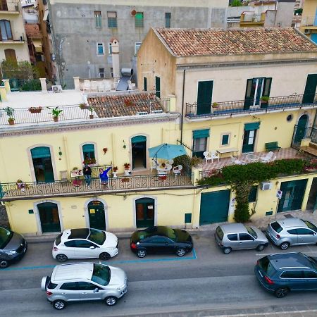 Hostel Beach House Giardini Naxos Exterior photo