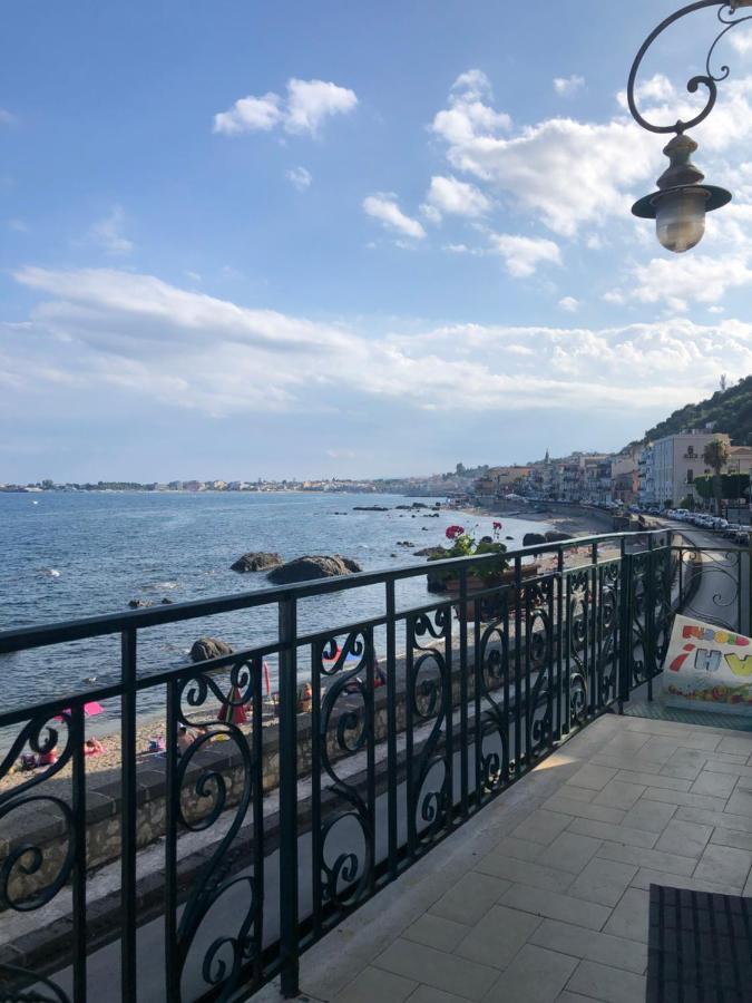 Hostel Beach House Giardini Naxos Exterior photo