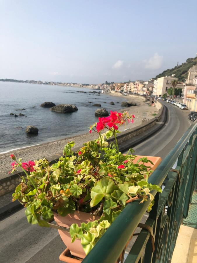 Hostel Beach House Giardini Naxos Exterior photo