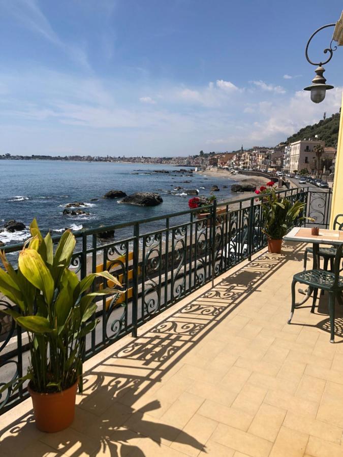 Hostel Beach House Giardini Naxos Exterior photo