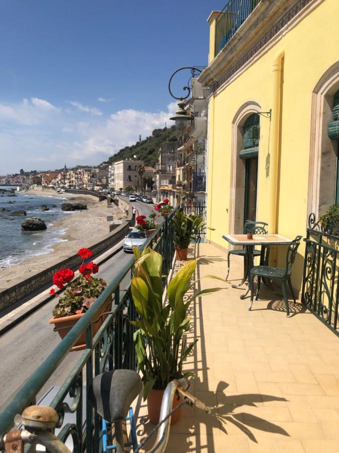 Hostel Beach House Giardini Naxos Exterior photo