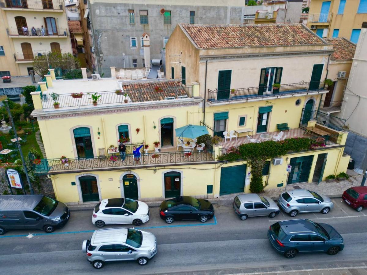Hostel Beach House Giardini Naxos Exterior photo