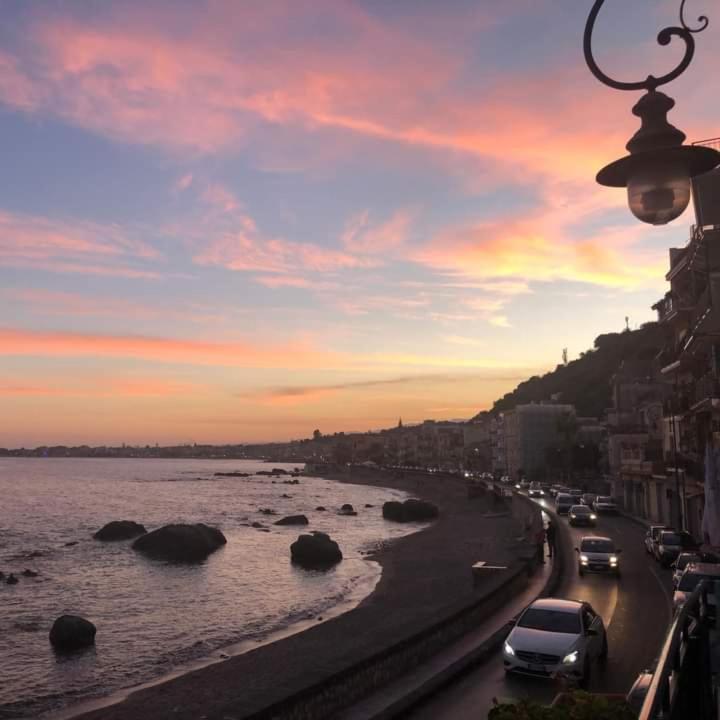 Hostel Beach House Giardini Naxos Exterior photo